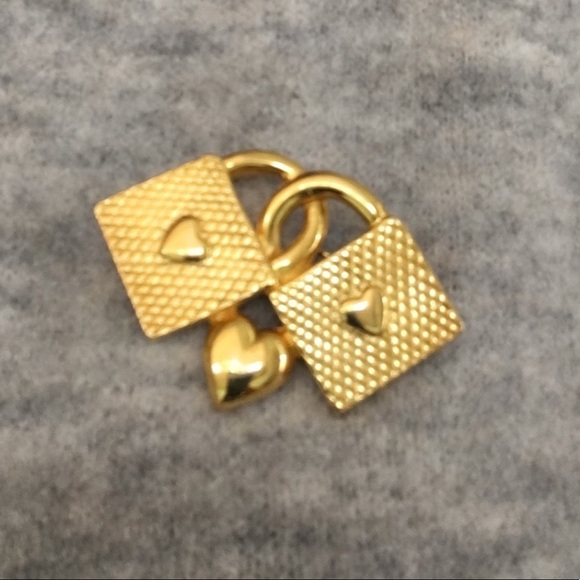 Gold Hearts Pin Brooch Two Heart Baskets One Ctr - Picture 2 of 6